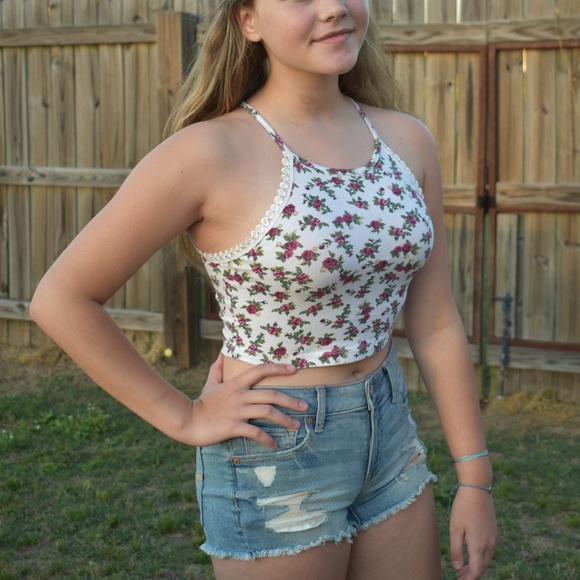 Rose Floral Printed Lace Detail Crop Top - Picture 3 of 4